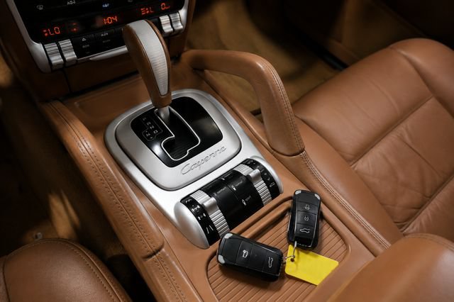 Used 2005 Porsche Cayenne Turbo AWD/4WD image 21