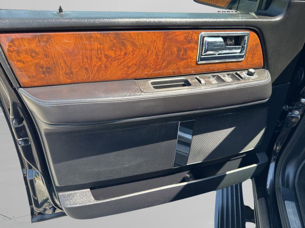 Used 2016 Lincoln Navigator Select image 23