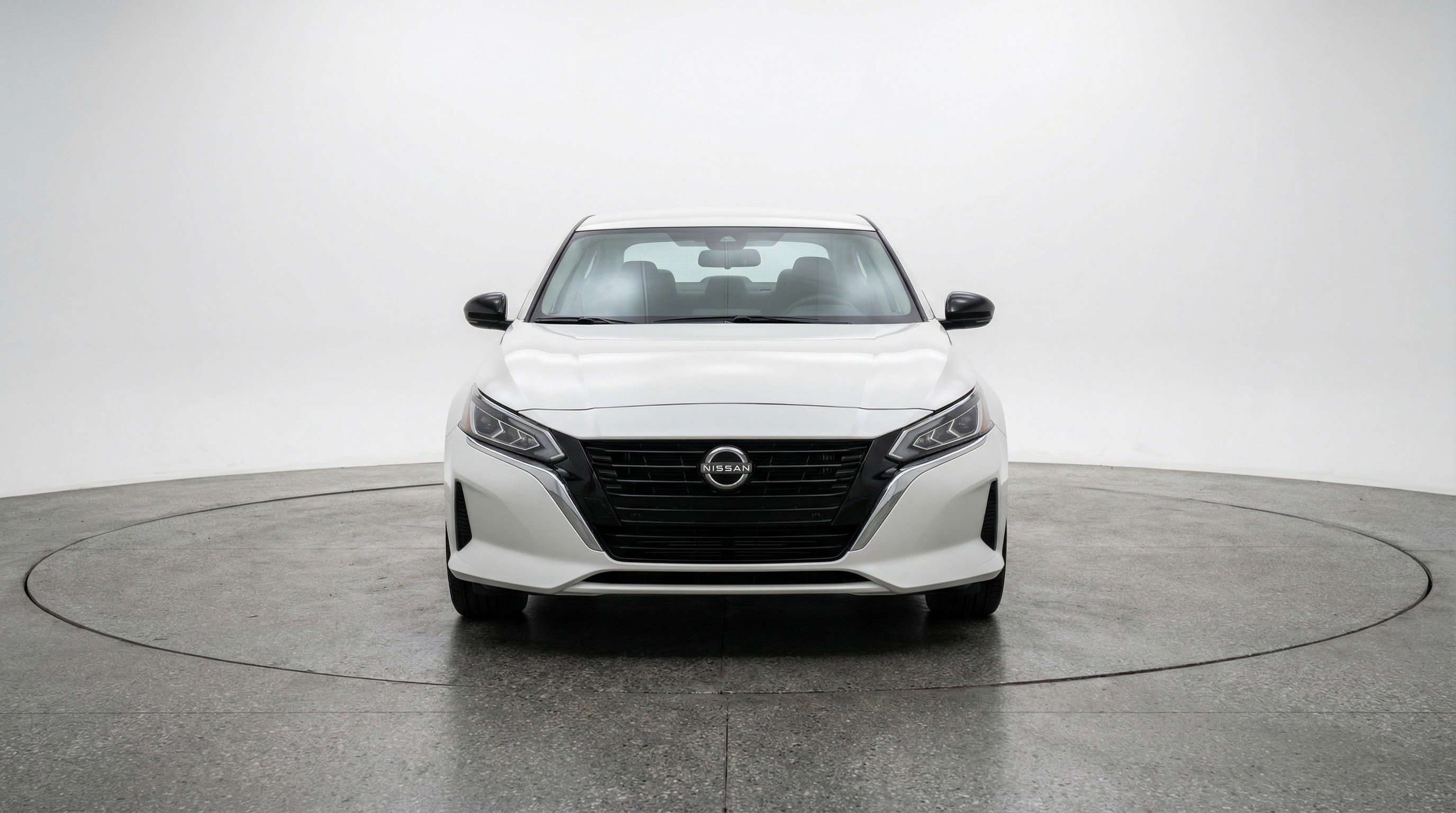 Used 2025 Nissan Altima 2.5 SV FWD image 2