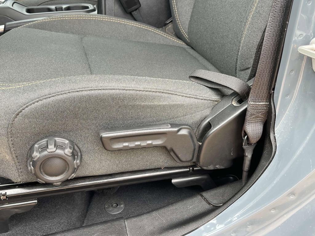 Used 2024 Jeep Wrangler Sahara image 11