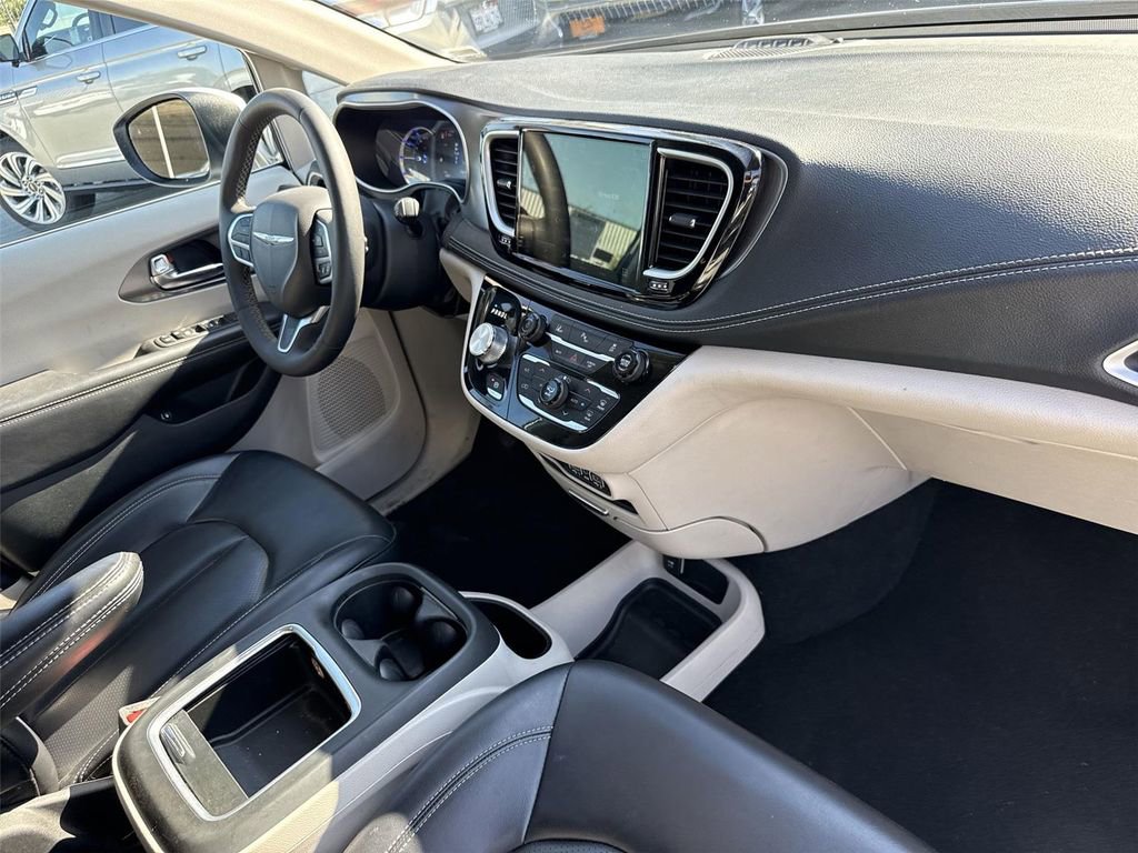 Used 2023 Chrysler Pacifica Touring-L image 26
