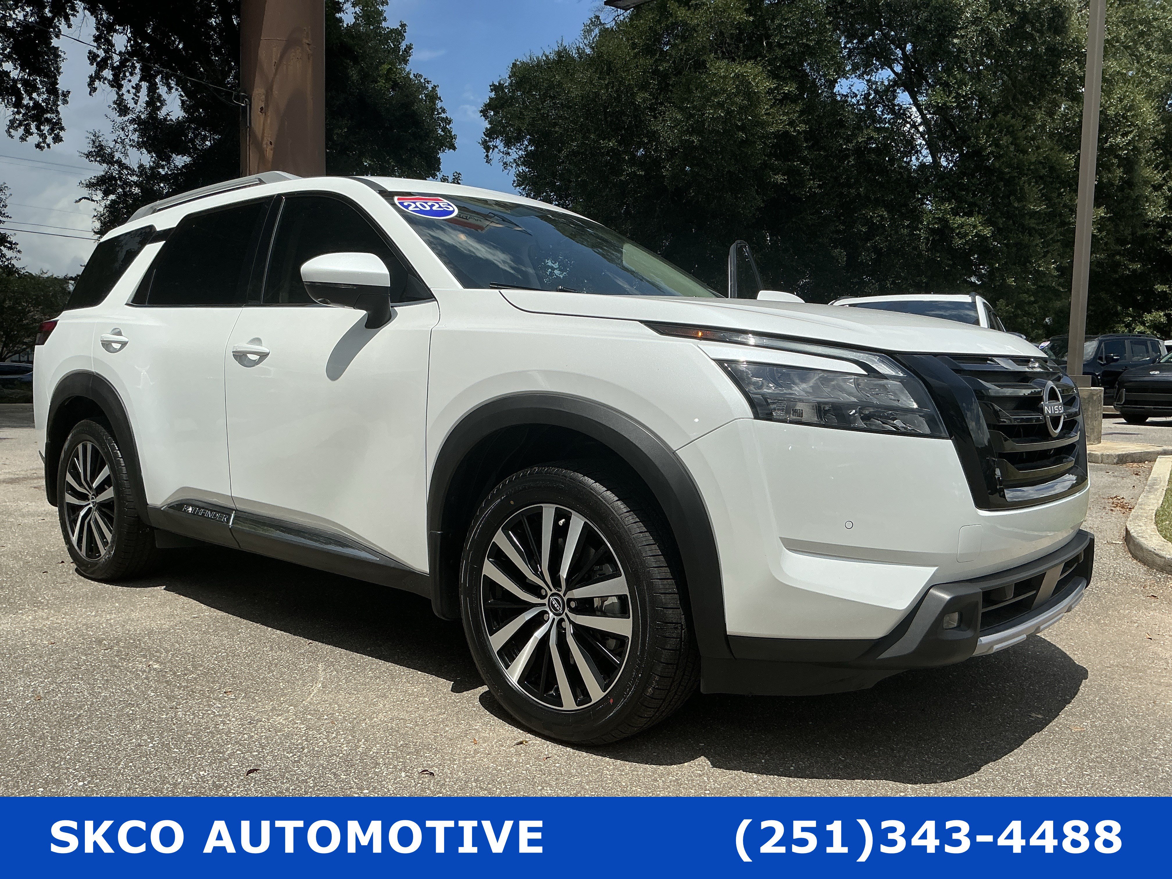 Used 2025 Nissan Pathfinder Platinum FWD image 7