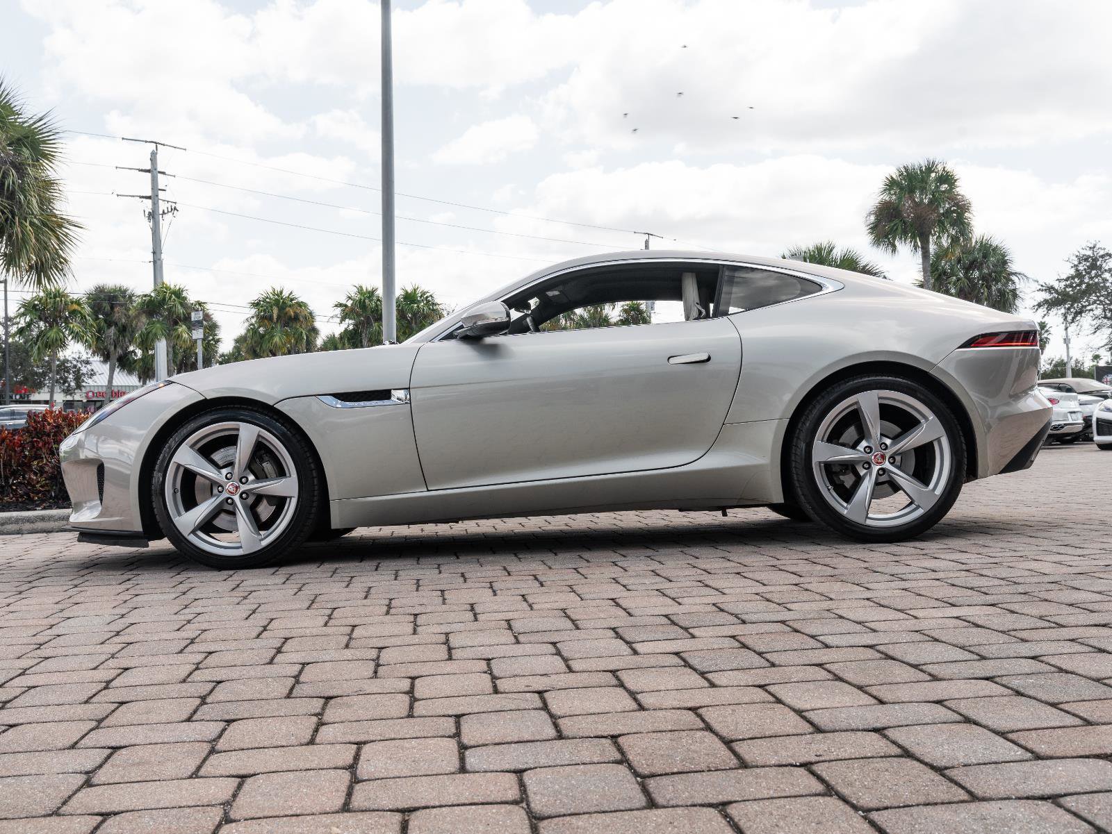 Used 2020 Jaguar F-TYPE Coupe RWD image 23