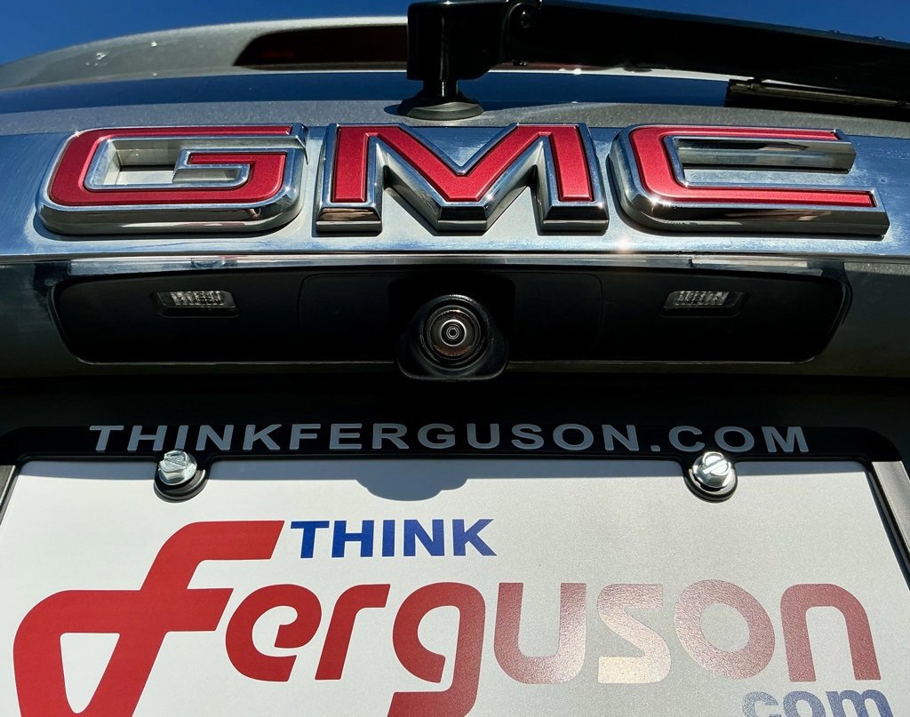 Used 2023 GMC Acadia SLT w/ Technology Package image 15