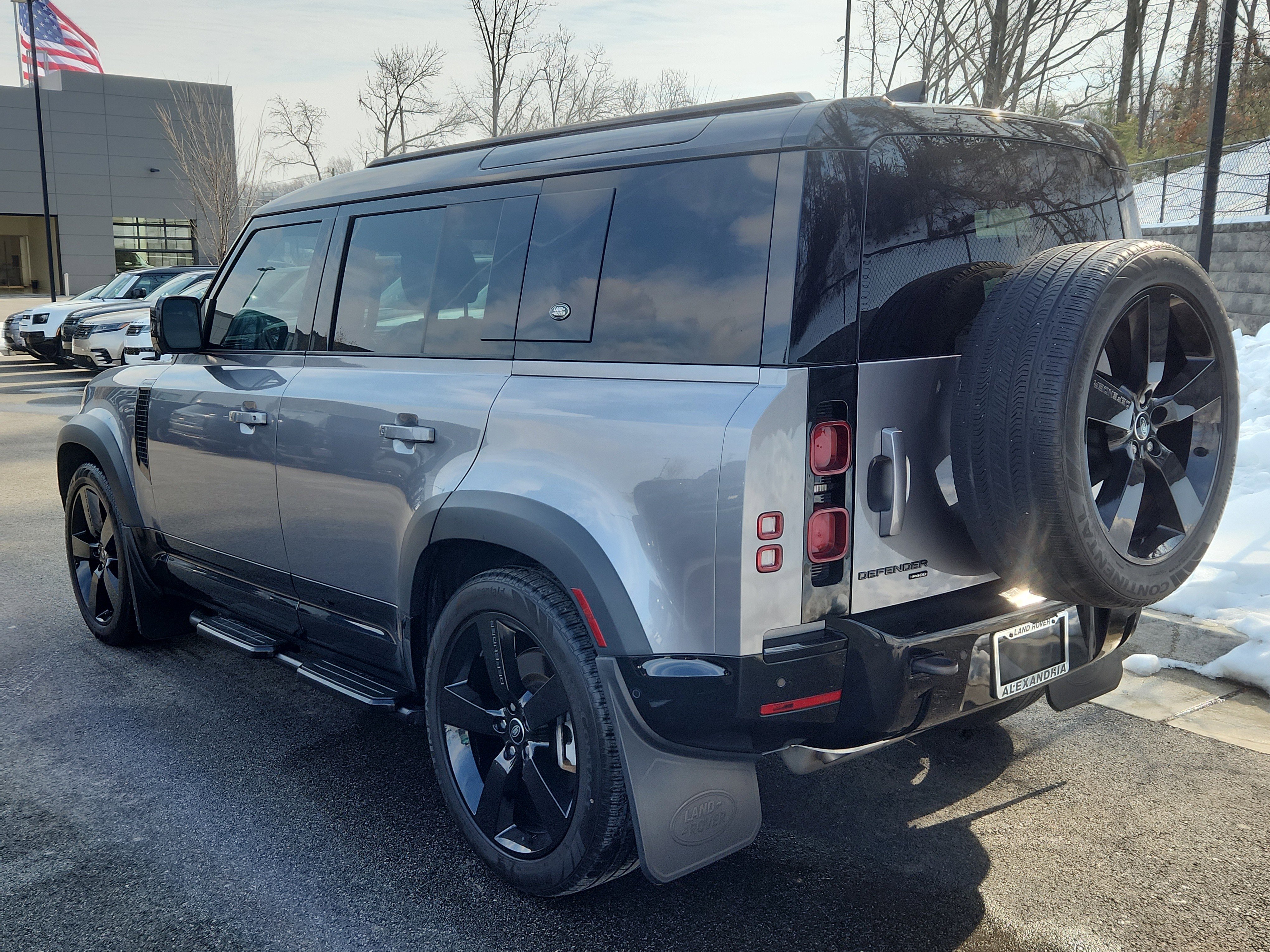 Used 2023 Land Rover Defender 110 X-Dynamic SE image 12