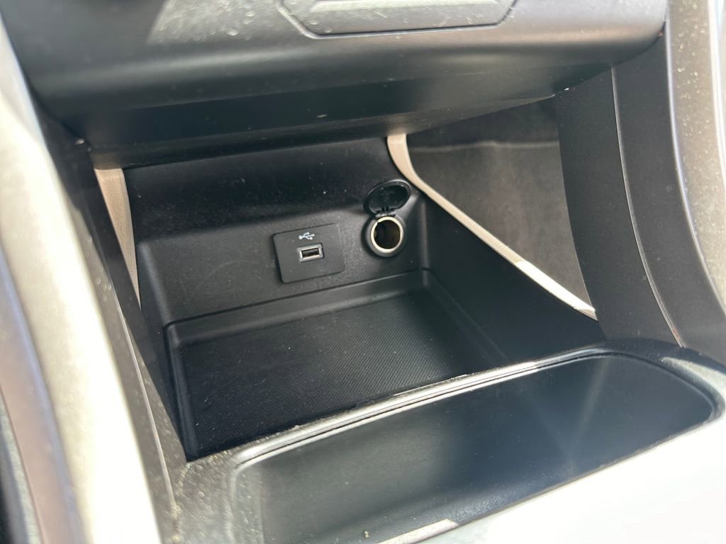 Used 2018 Ford Fusion SE image 16