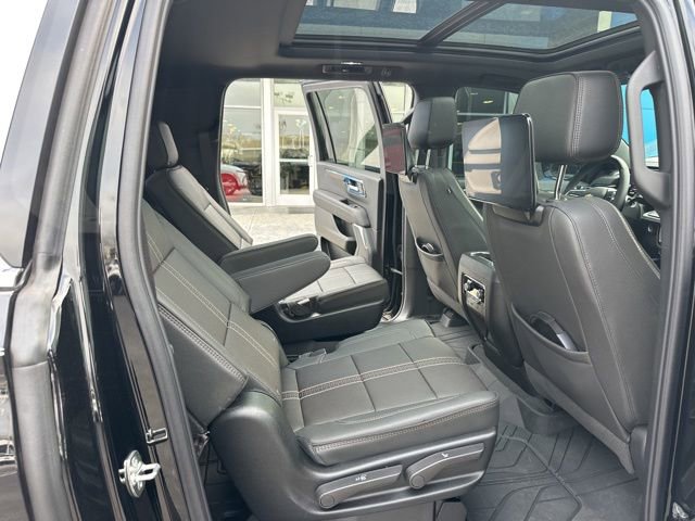 Used 2026 Chevrolet Suburban High Country AWD/4WD image 11