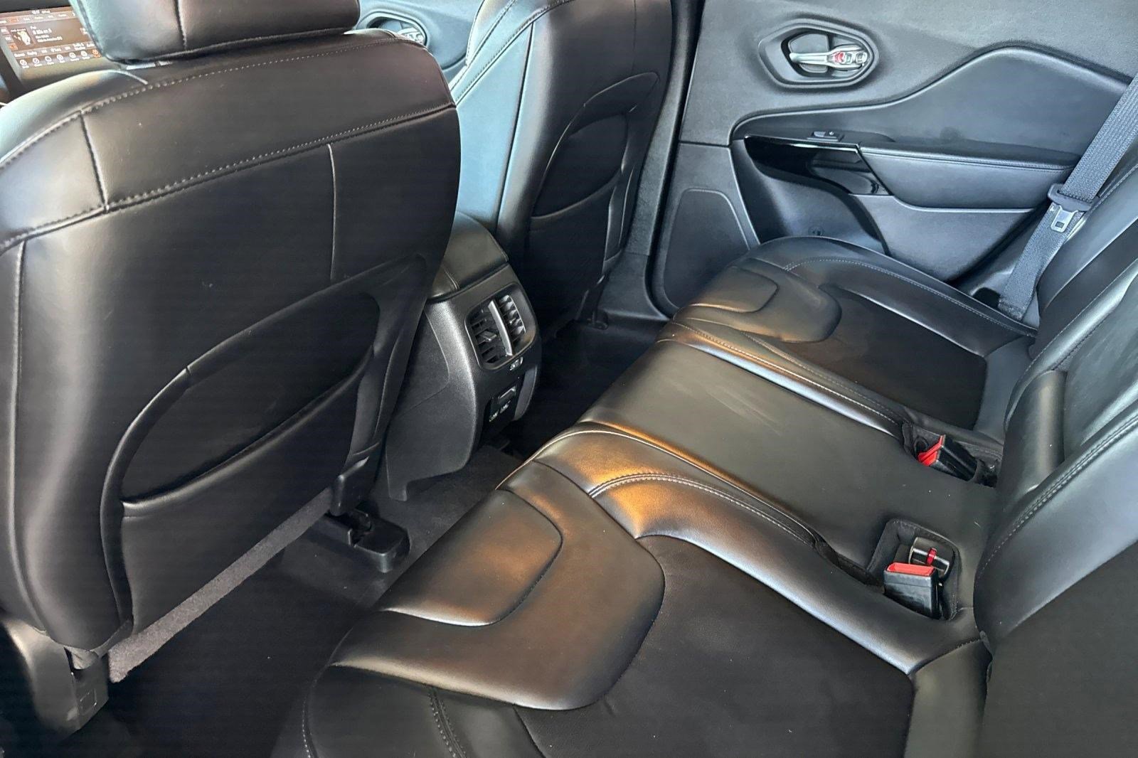 Used 2020 Jeep Cherokee Latitude Plus image 26