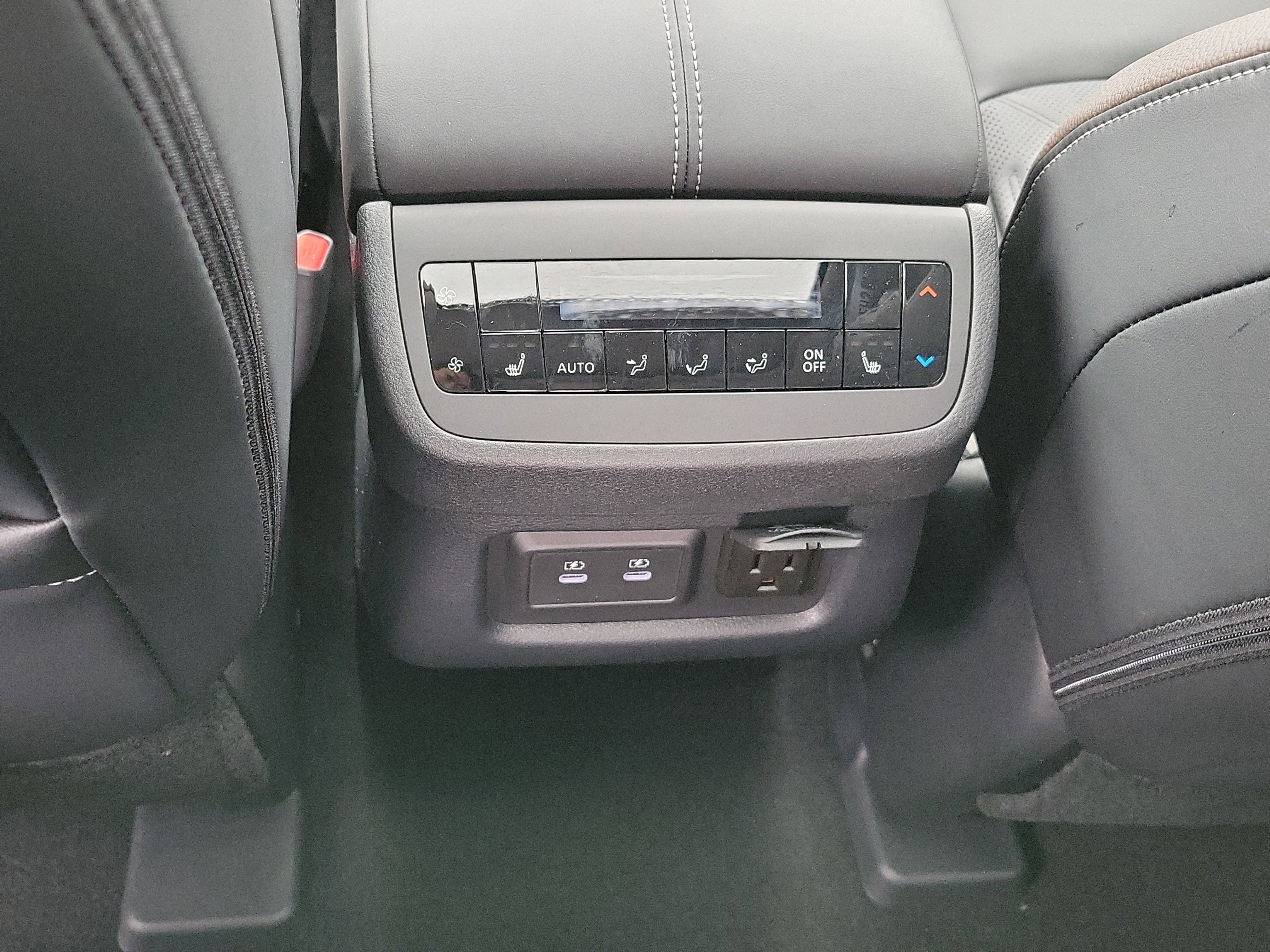 New 2026 Nissan Pathfinder Platinum image 32