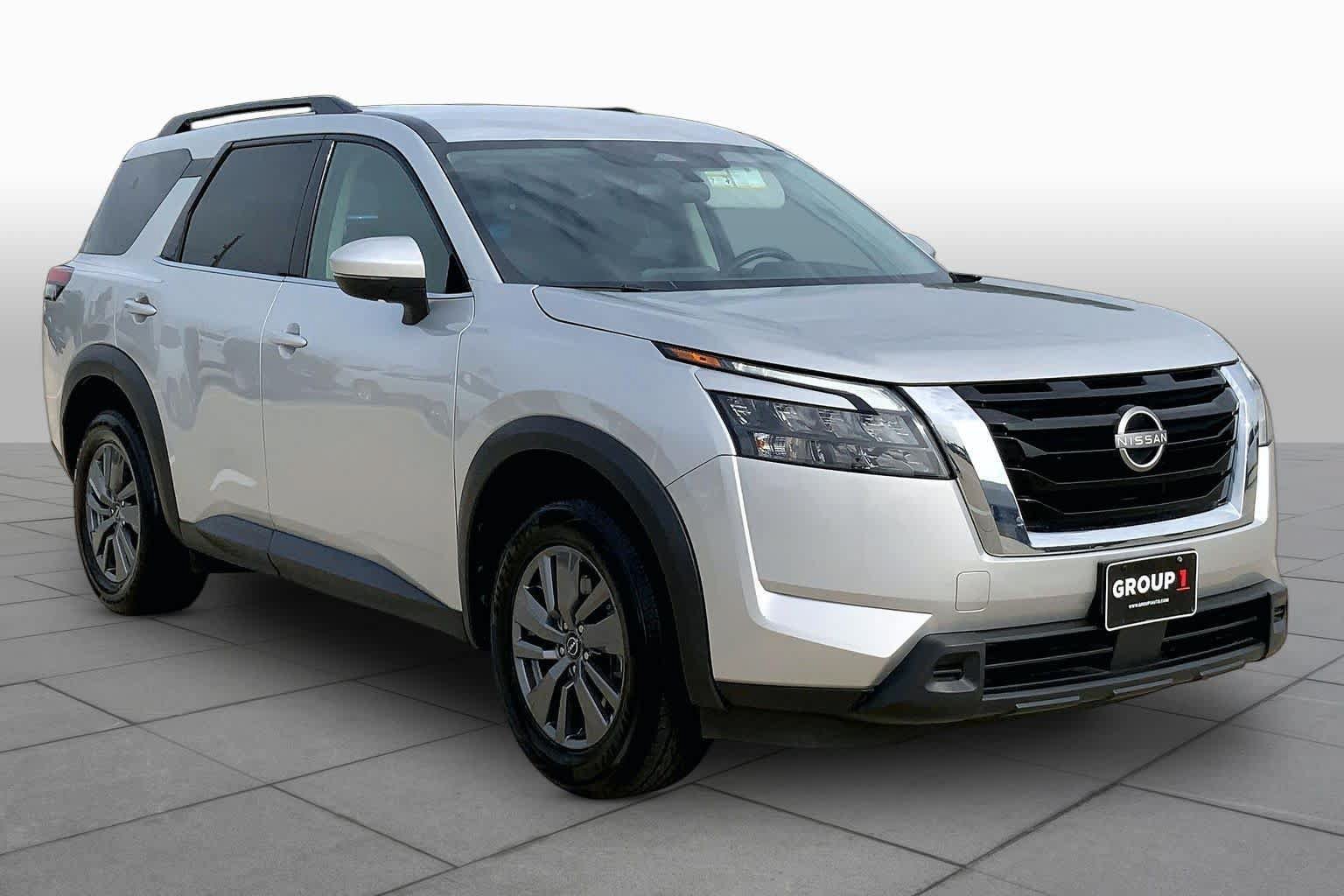 Used 2024 Nissan Pathfinder SV FWD image 3