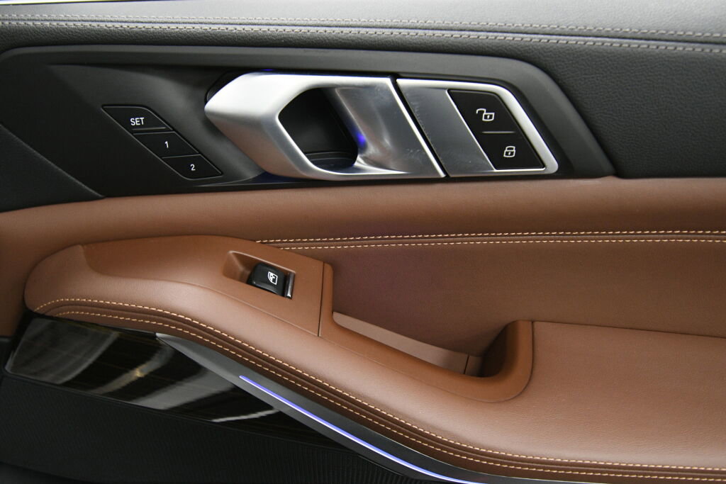 Used 2020 BMW X5 xDrive40i w/ Premium Package image 32