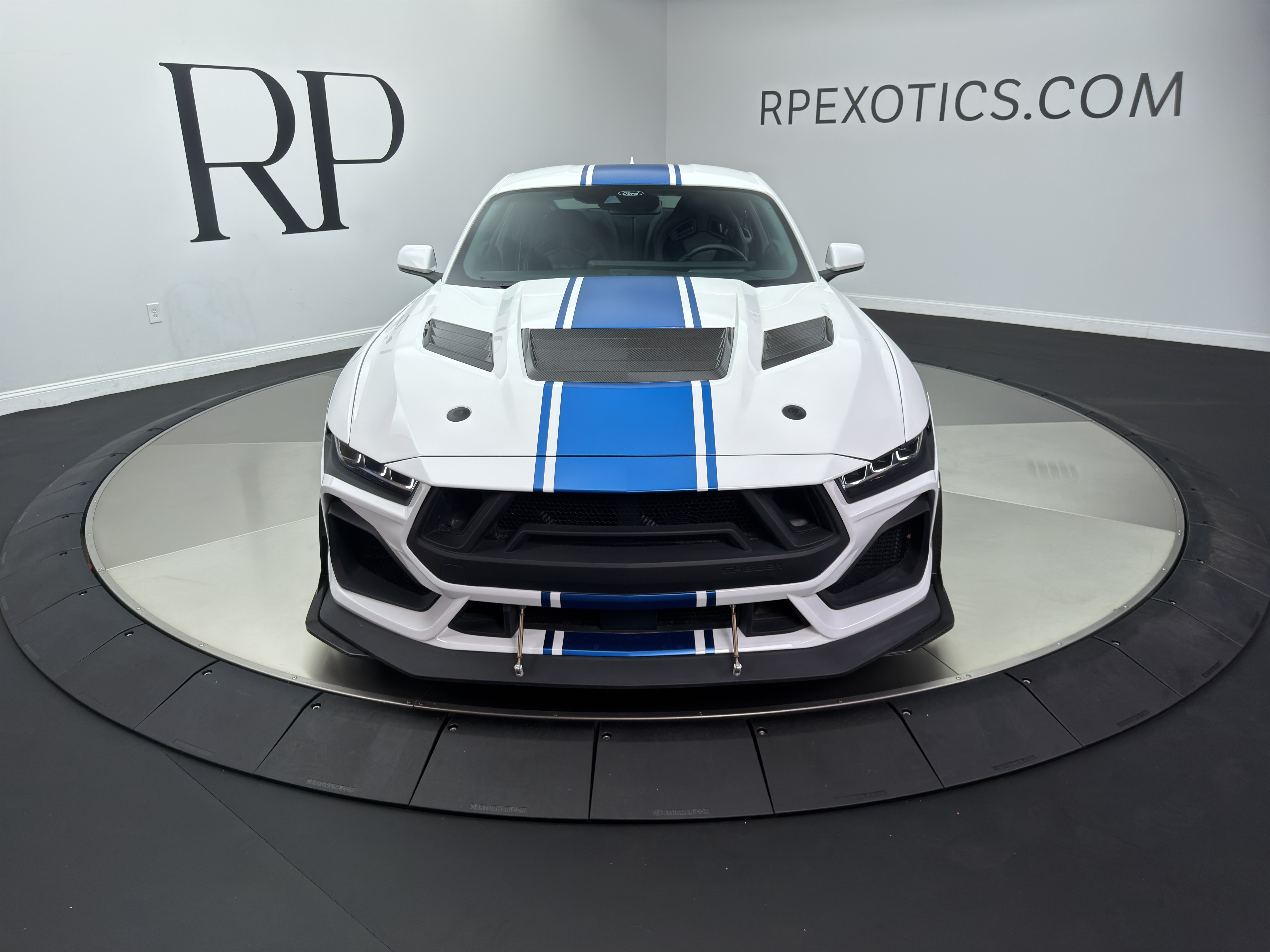 Used 2024 Ford Mustang GT Premium w/ GT Performance Package RWD image 2