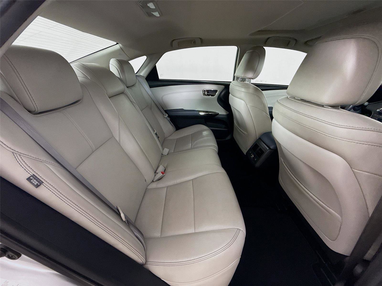 Used 2013 Toyota Avalon Limited w/ Technology Pkg FWD image 28