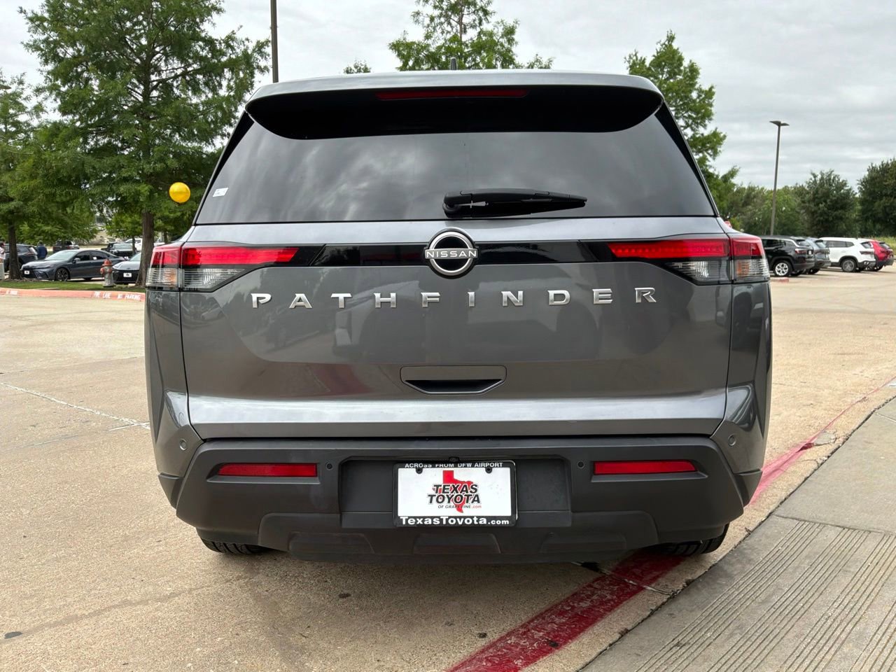 Used 2025 Nissan Pathfinder SV FWD image 6