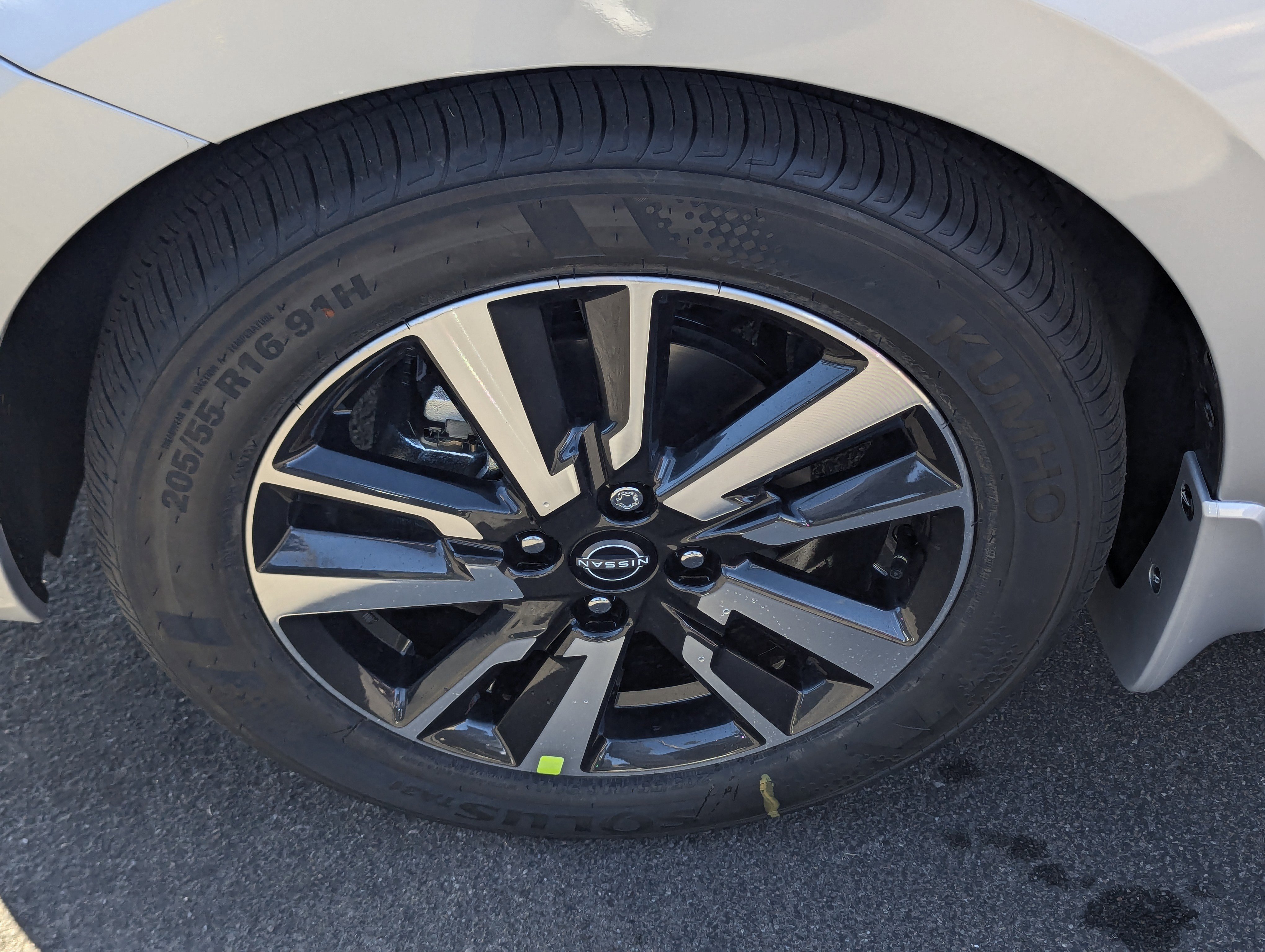 New 2025 Nissan Versa SV image 7