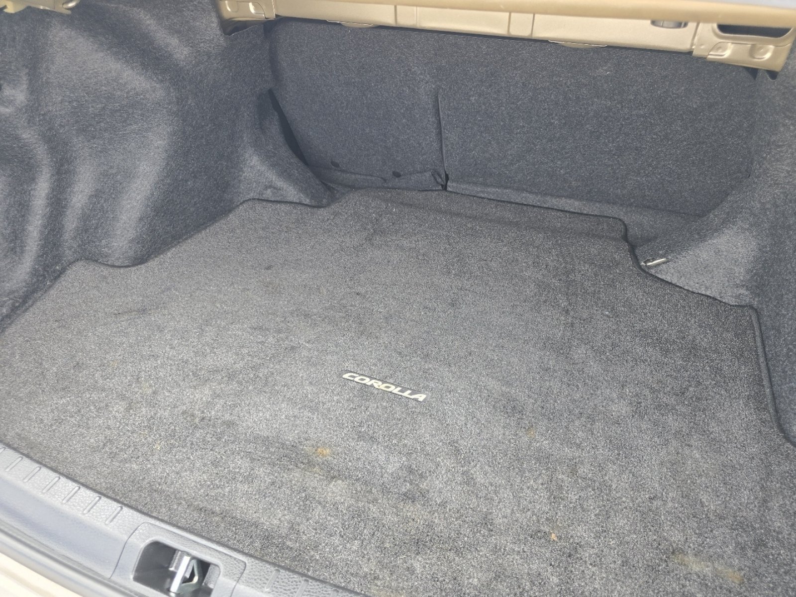 Used 2017 Toyota Corolla LE w/ Carpet Mat Package (TMS) FWD image 19