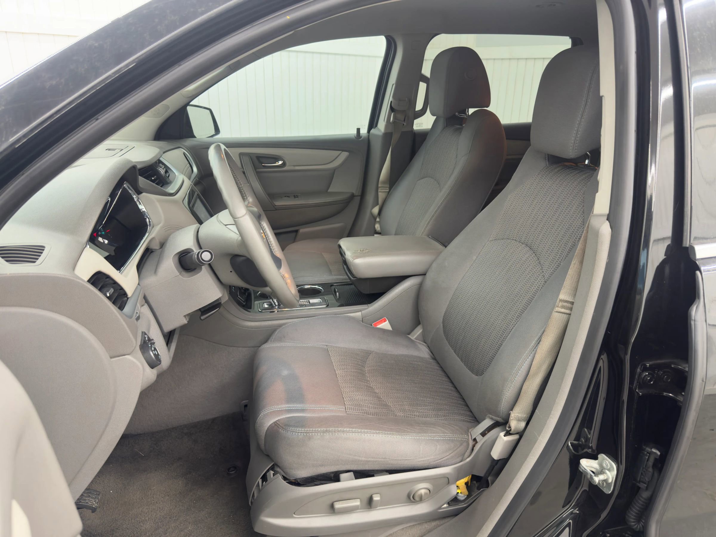 Used 2017 Chevrolet Traverse LT image 9