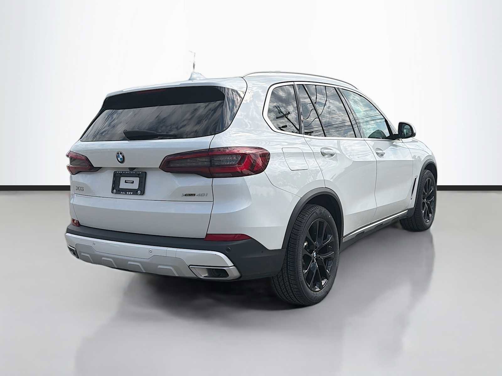 Certified 2023 BMW X5 xDrive40i w/ Premium Package AWD/4WD image 3