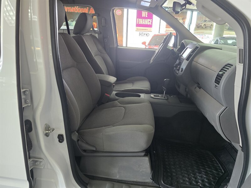 Used 2020 Nissan Frontier SV w/ Midnight Edition Floor Mats RWD image 14