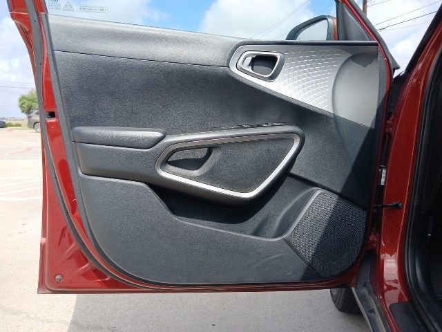 Used 2024 Kia Soul LX w/ Option Group 015 FWD image 16