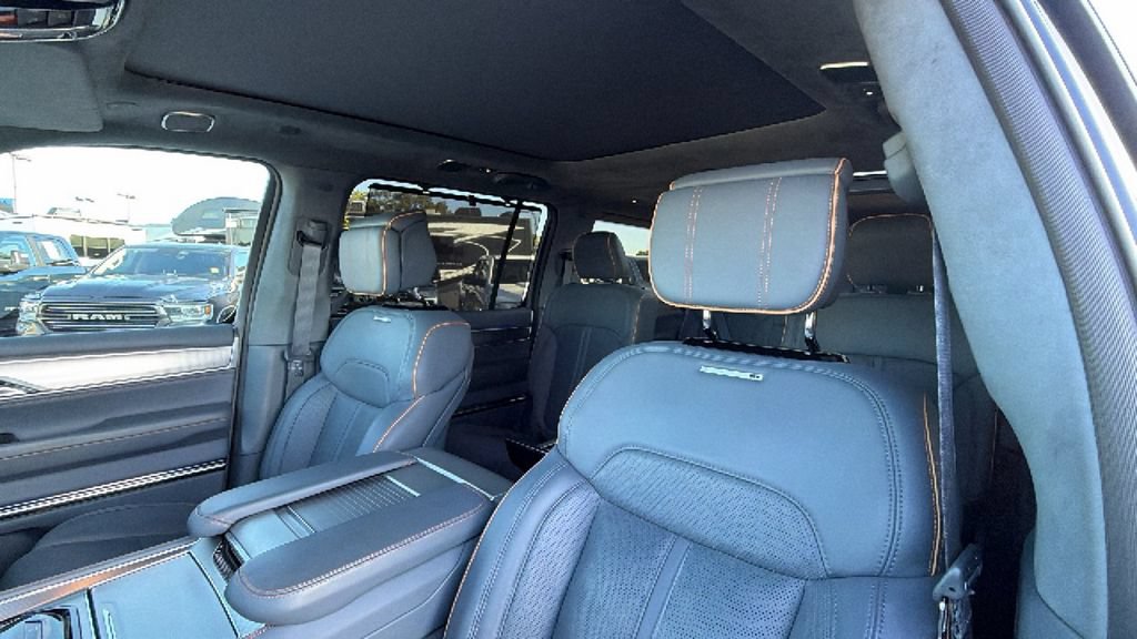 Used 2023 Jeep Grand Wagoneer L Series II w/ Premium Group II AWD/4WD image 16
