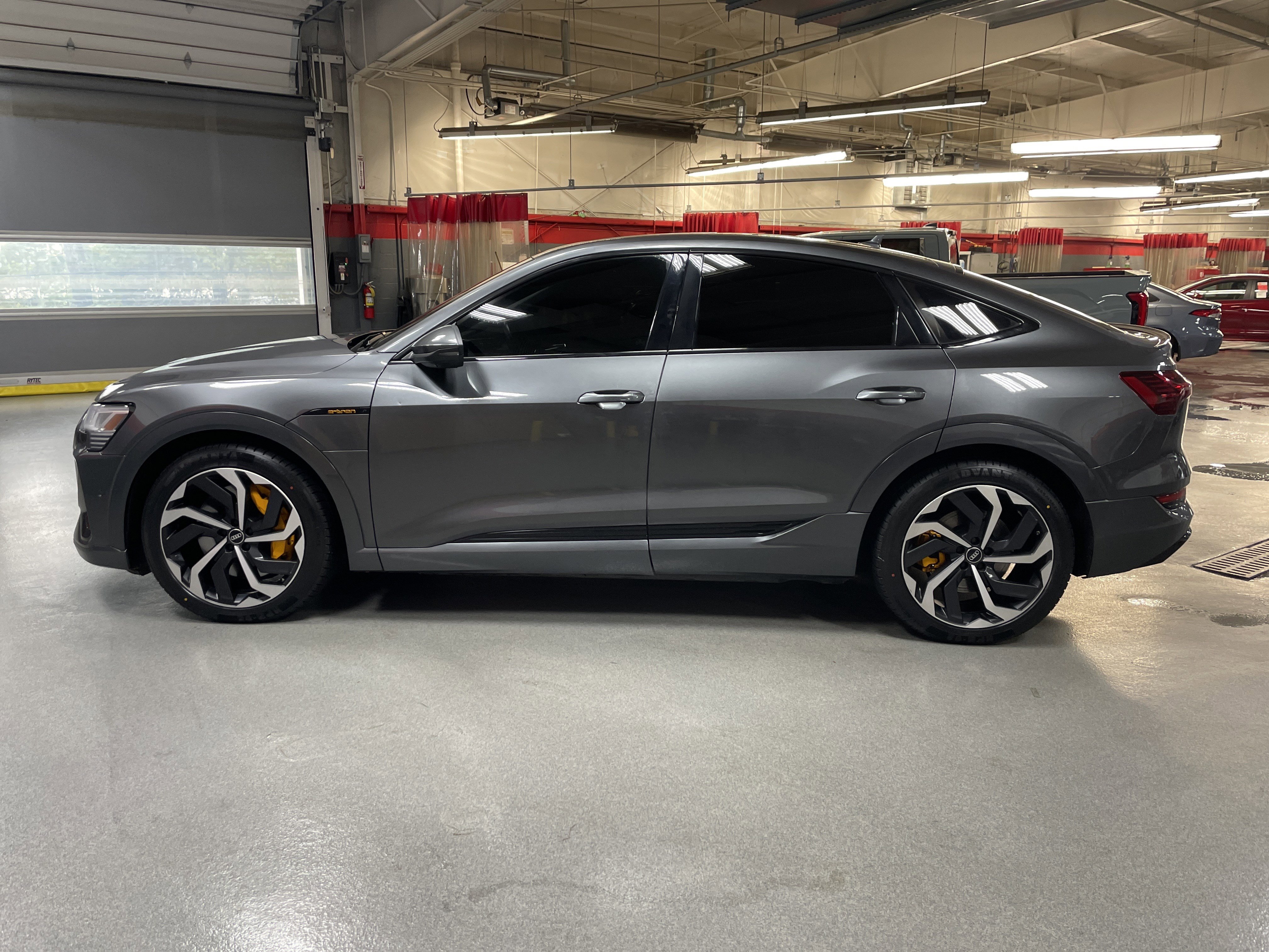 Used 2022 Audi e-tron Premium Plus w/ Premium Plus Package image 7