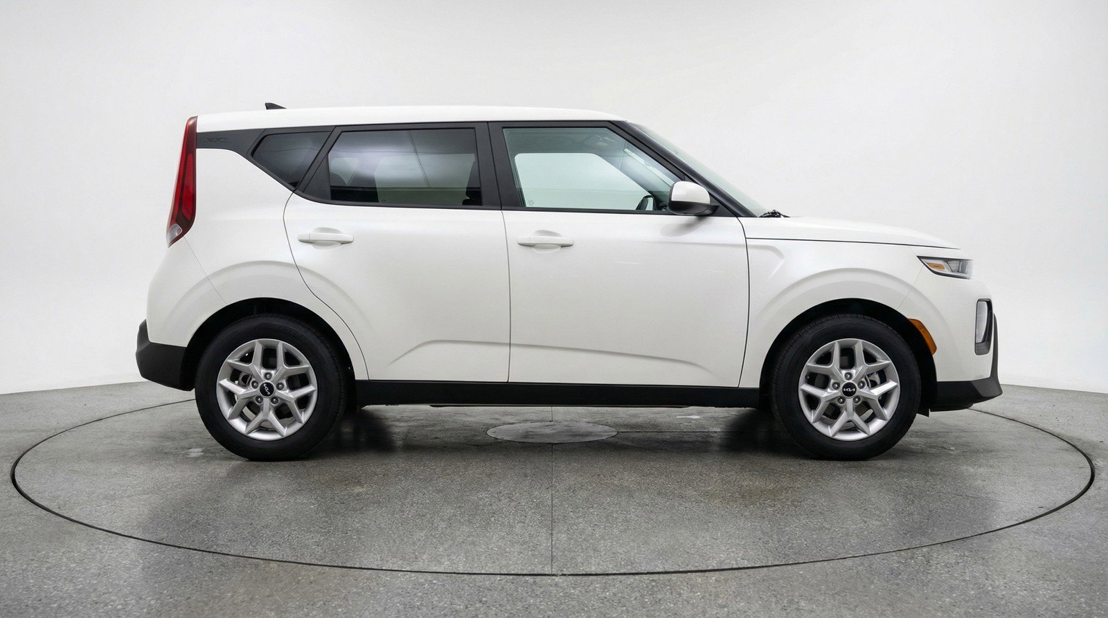 Used 2025 Kia Soul LX w/ LX Technology Package FWD image 11