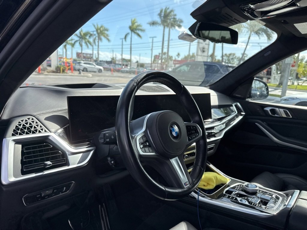 Used 2023 BMW X7 xDrive40i w/ M Sport Package image 3