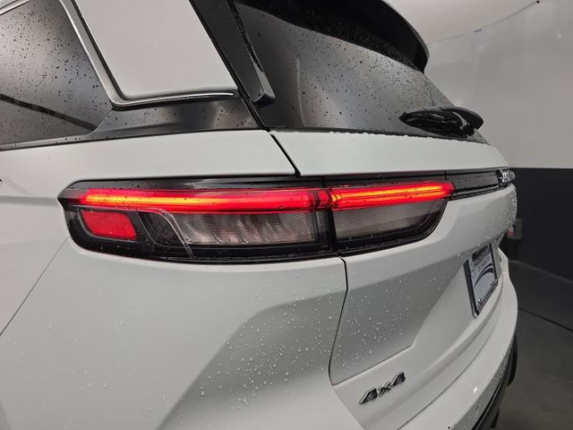 Used 2023 Jeep Grand Cherokee Limited image 18