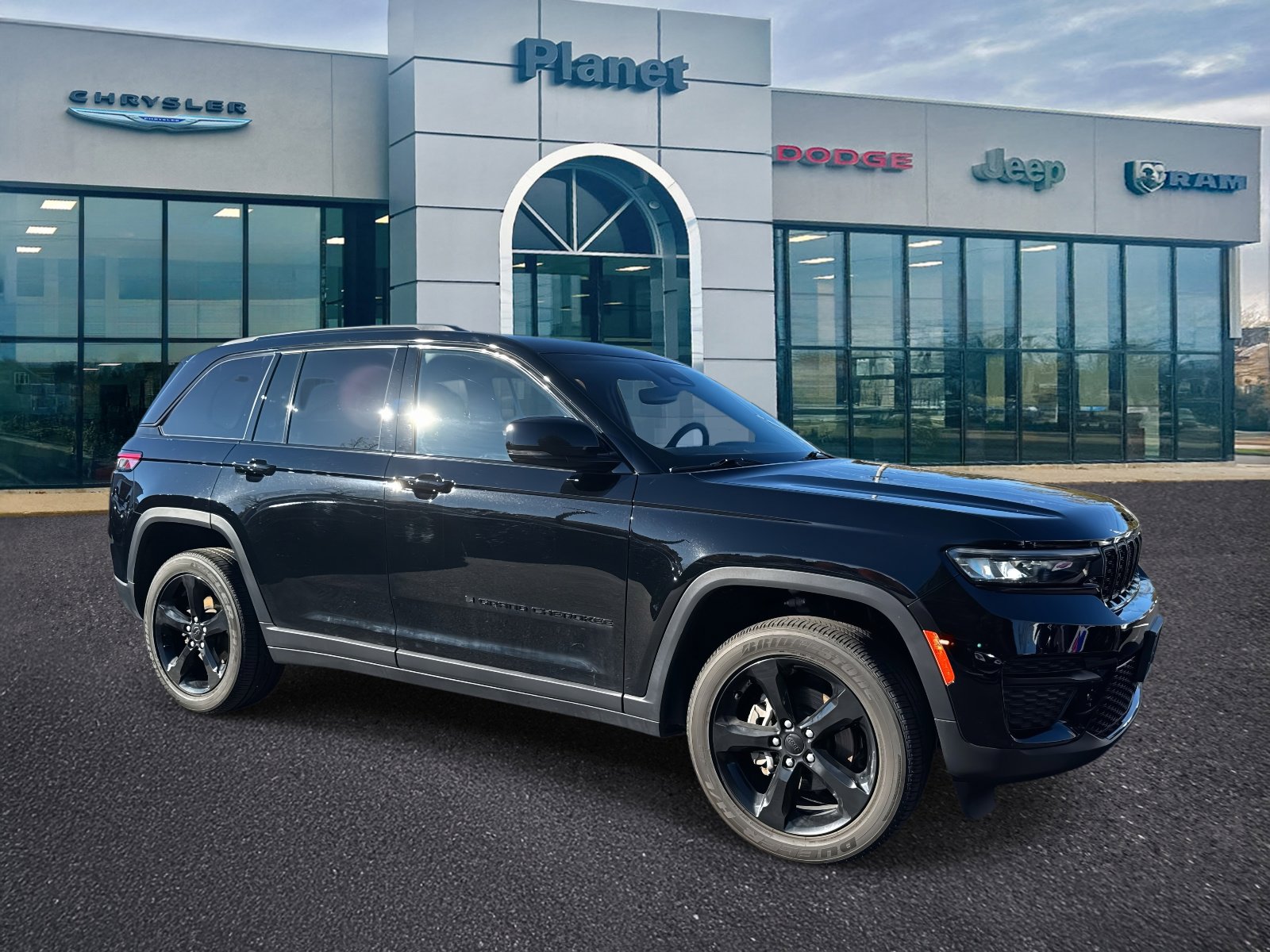 Used 2023 Jeep Grand Cherokee Altitude