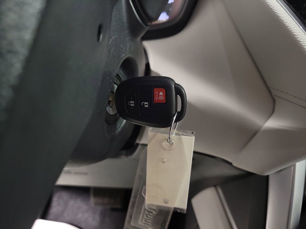 Used 2024 Toyota Corolla Cross L image 16