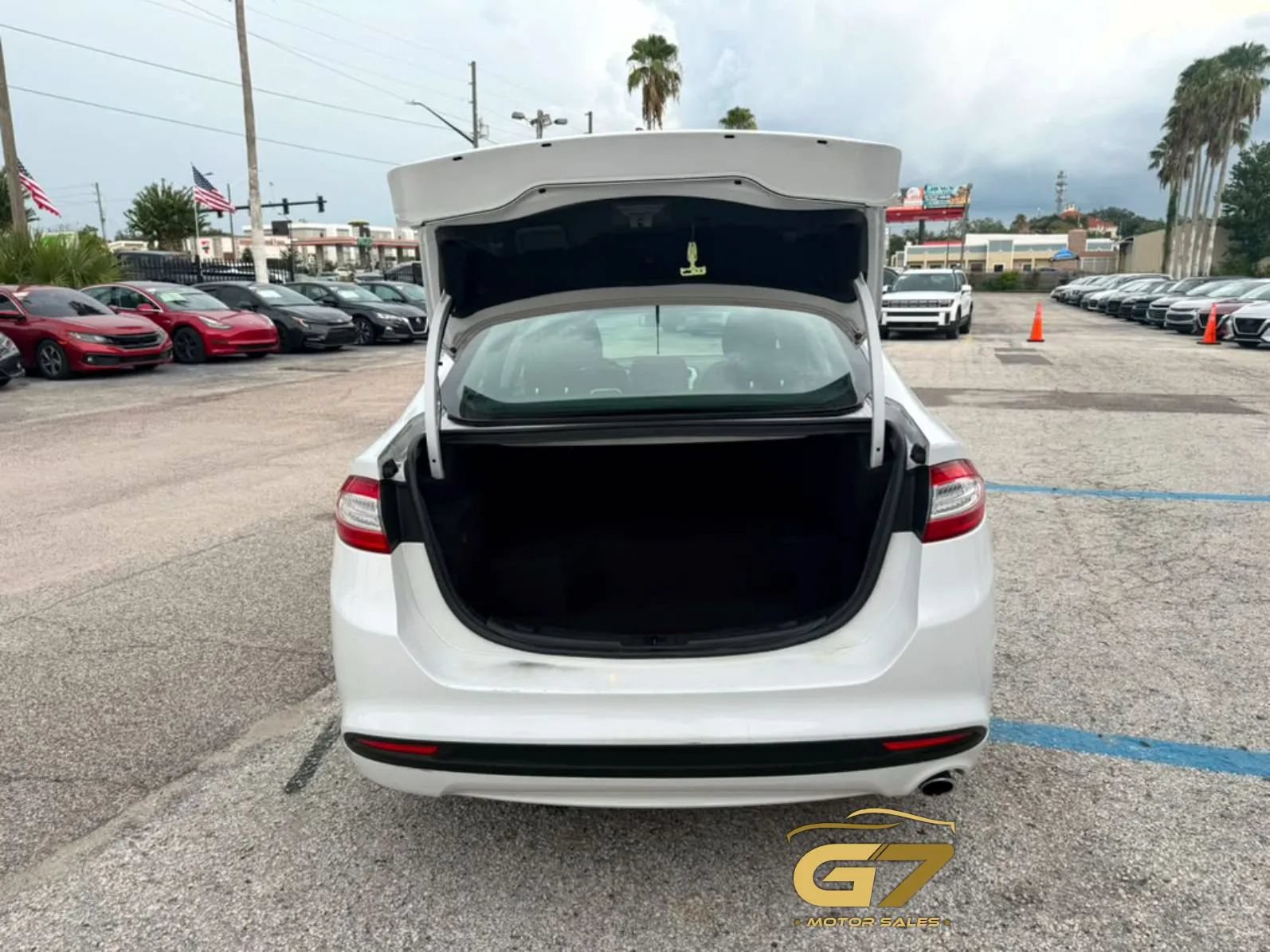Used 2016 Ford Fusion SE FWD image 4