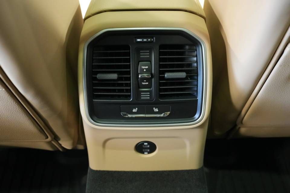 Certified 2026 Porsche Macan AWD/4WD image 26