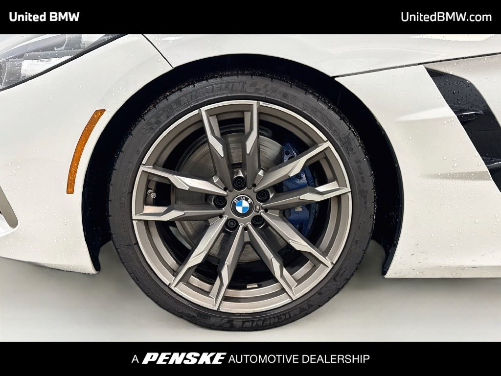 Used 2020 BMW Z4 M40i w/ Executive Package RWD image 2