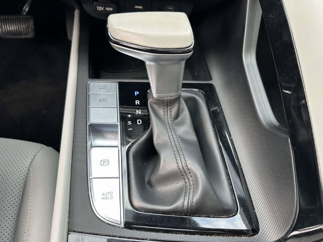 Used 2025 Hyundai Elantra Limited FWD image 32