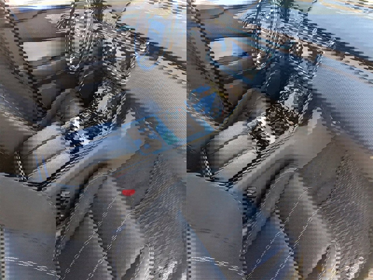 Used 2018 Land Rover Range Rover Velar R-Dynamic SE image 16