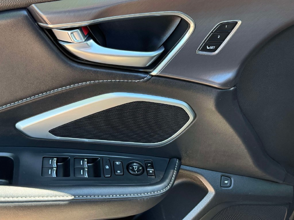 Used 2025 Acura RDX SH-AWD image 16
