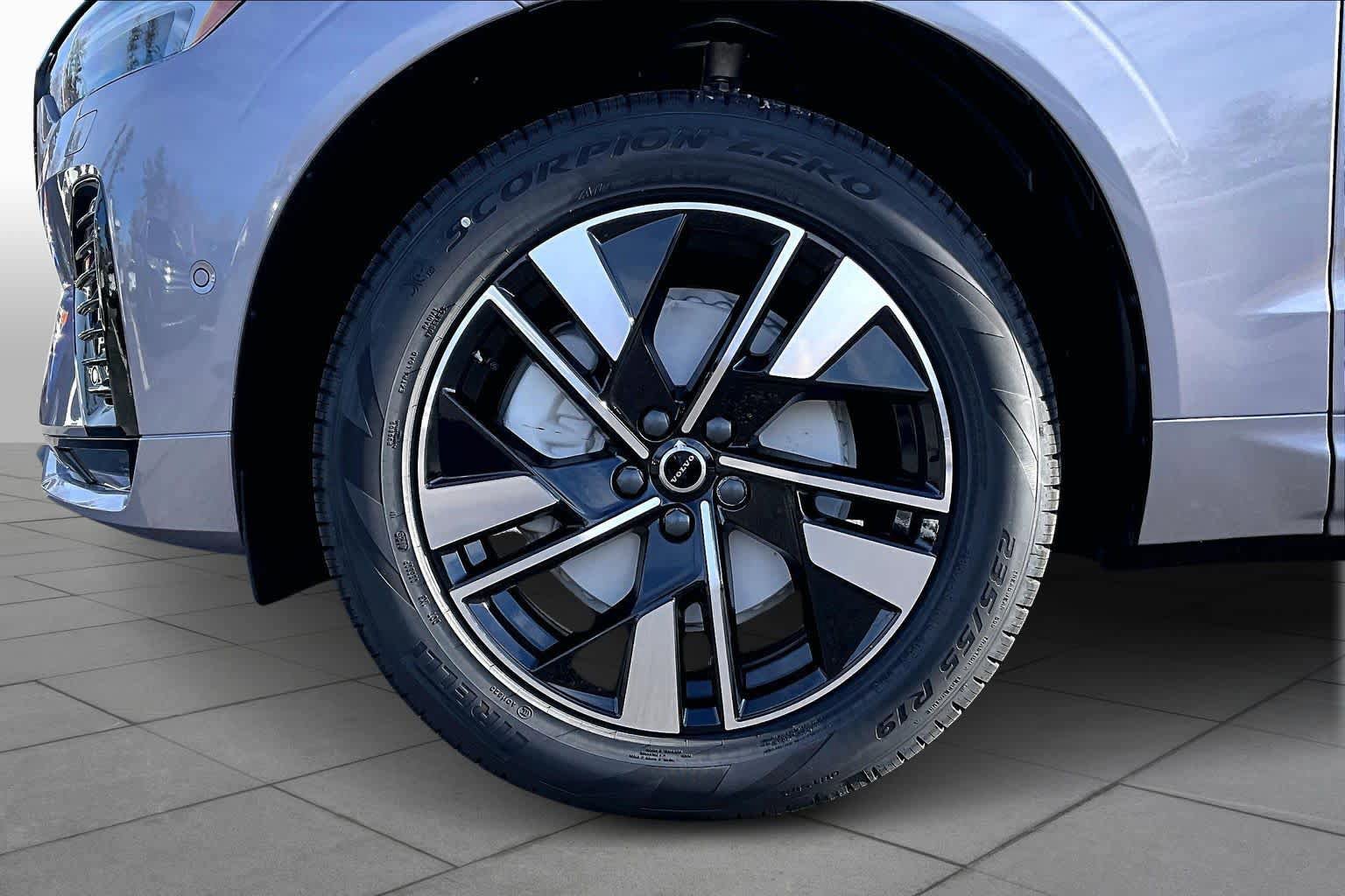 New 2026 Volvo XC60 B5 Plus w/ Protection Package Premier AWD/4WD image 16
