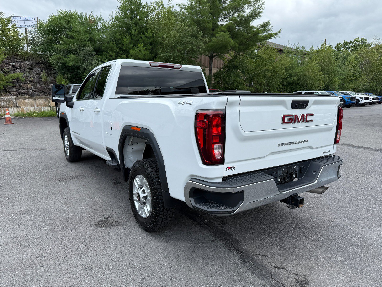 Used 2024 GMC Sierra 2500 SLE w/ SLE Convenience Package AWD/4WD image 3