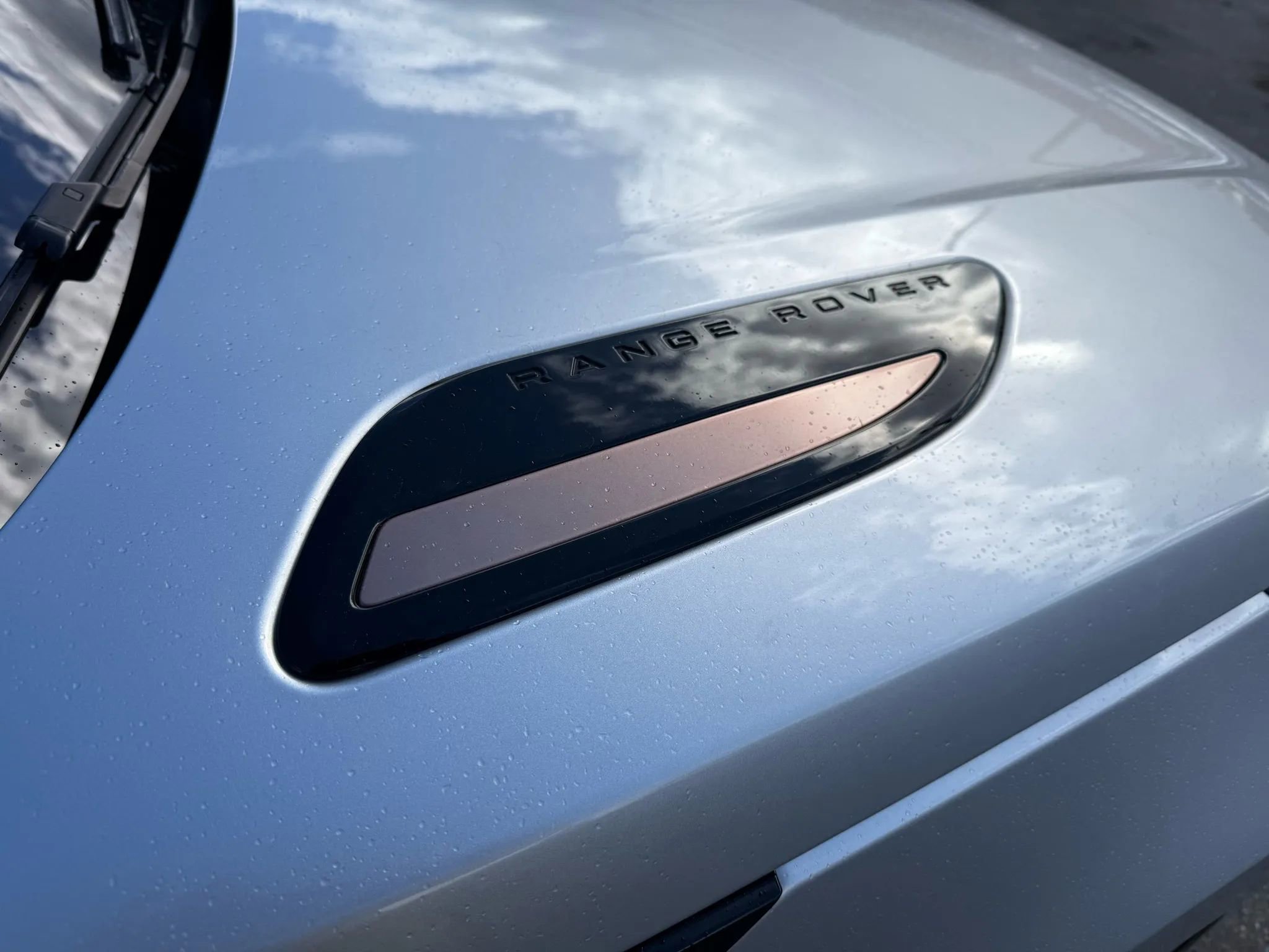 Used 2018 Land Rover Range Rover Velar R-Dynamic SE image 13