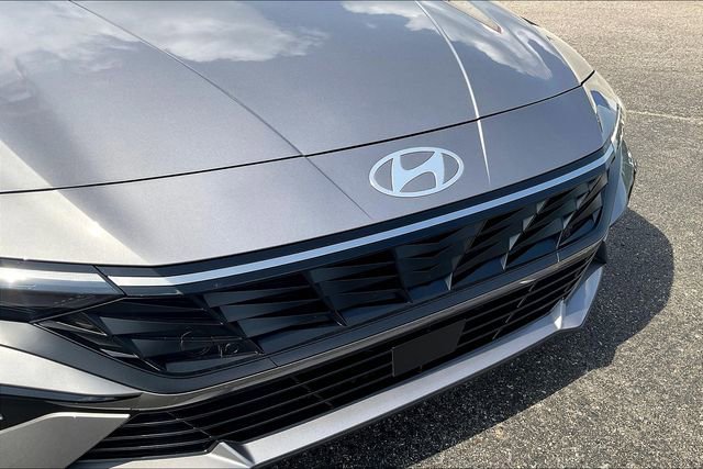 New 2025 Hyundai Elantra Limited image 32