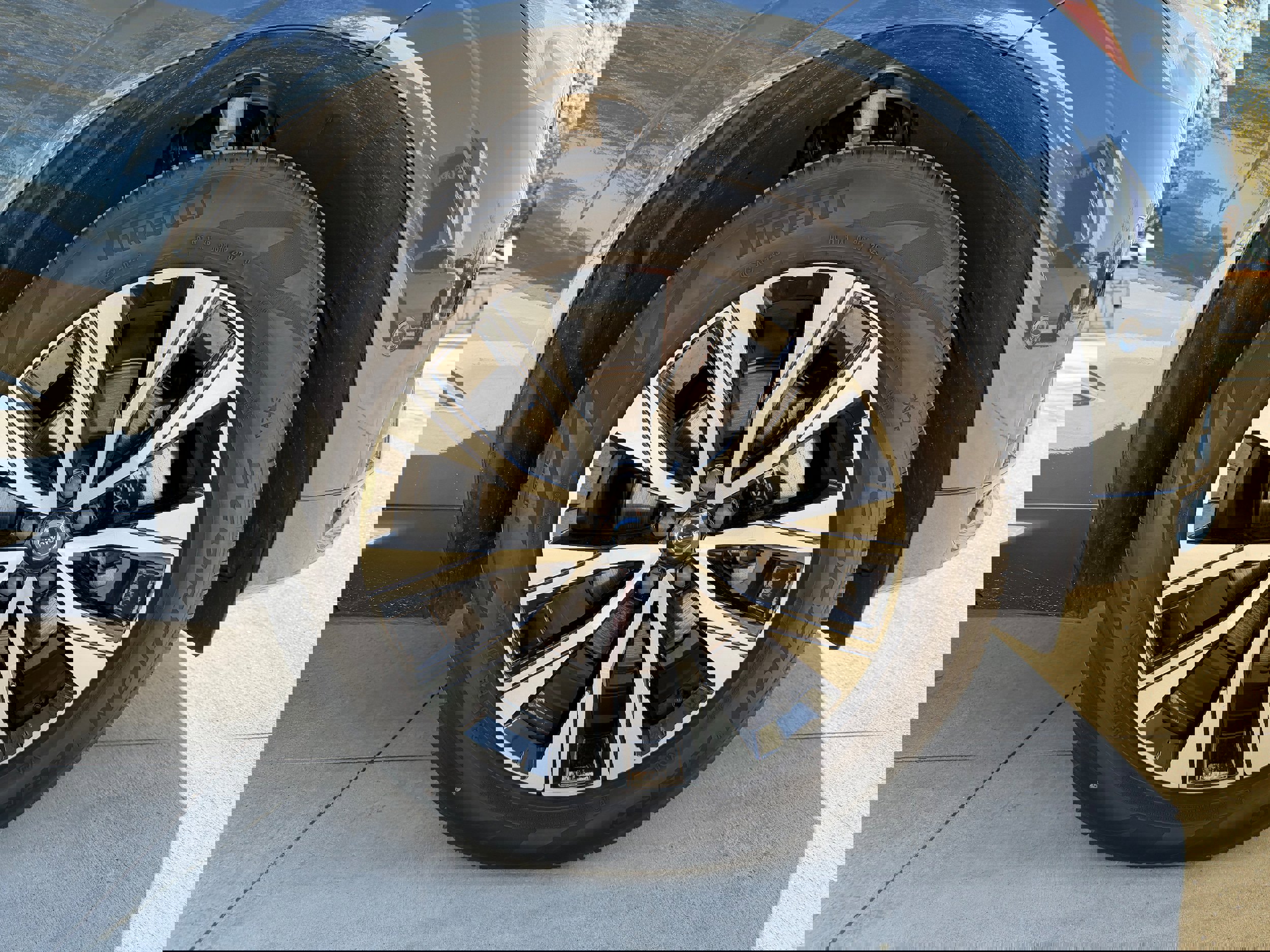 Certified 2024 Volvo XC60 B5 Plus image 9