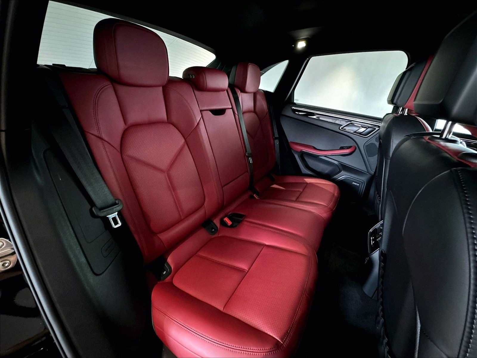 Used 2026 Porsche Macan AWD/4WD image 31