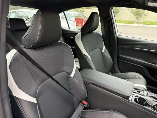 New 2026 Toyota Camry Hybrid FWD image 17