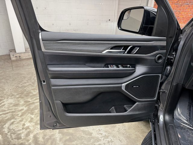 Used 2024 Jeep Wagoneer Series II w/ Flexible Seating Group image 10