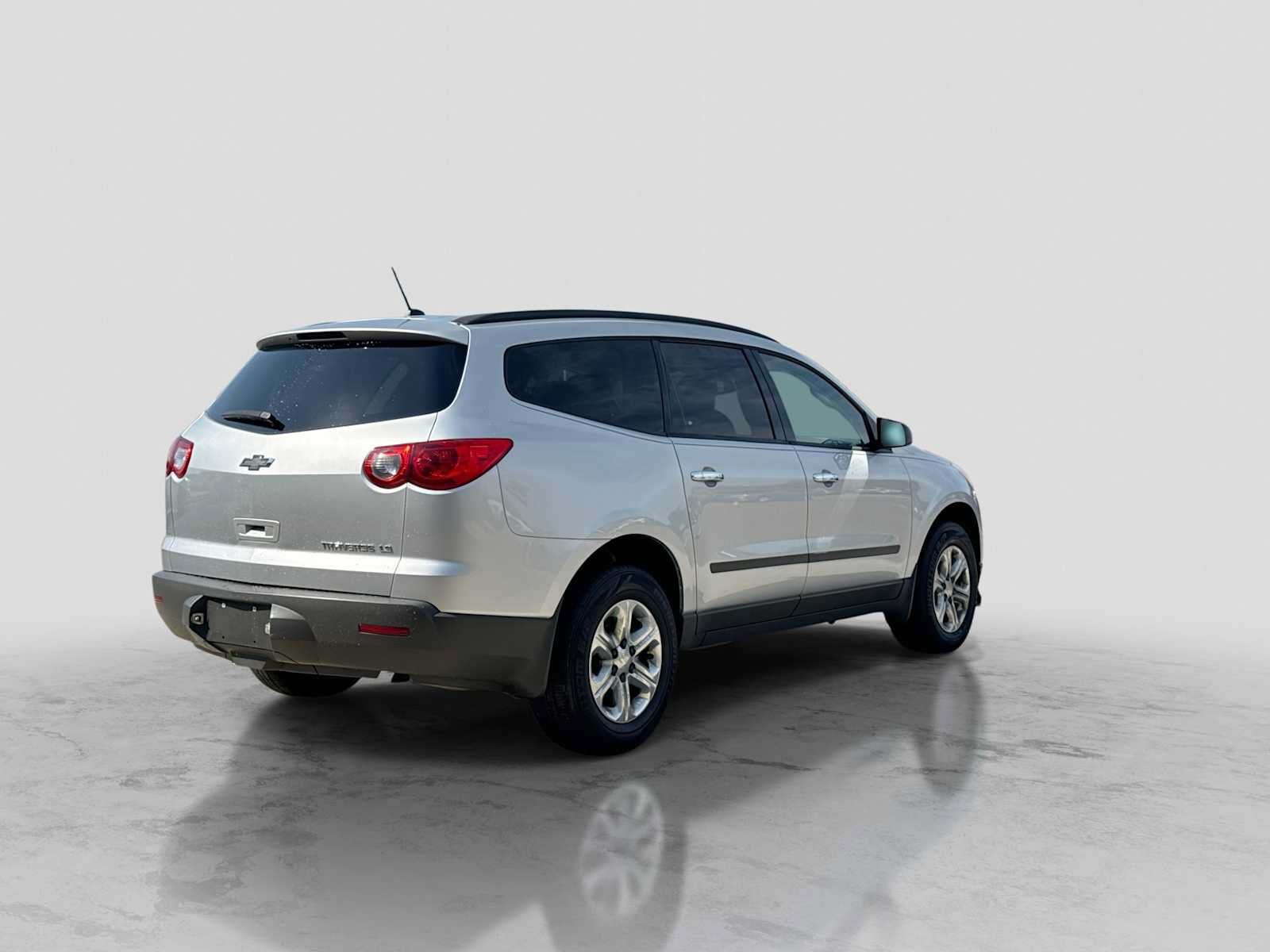Used 2012 Chevrolet Traverse LS FWD image 6