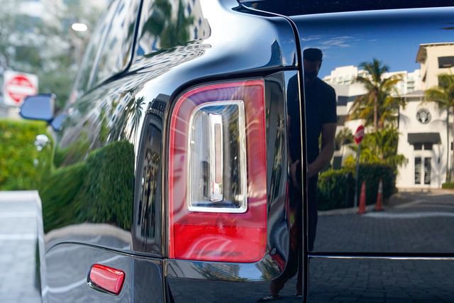 Used 2023 Rolls-Royce Cullinan w/ Cullinan Package image 47