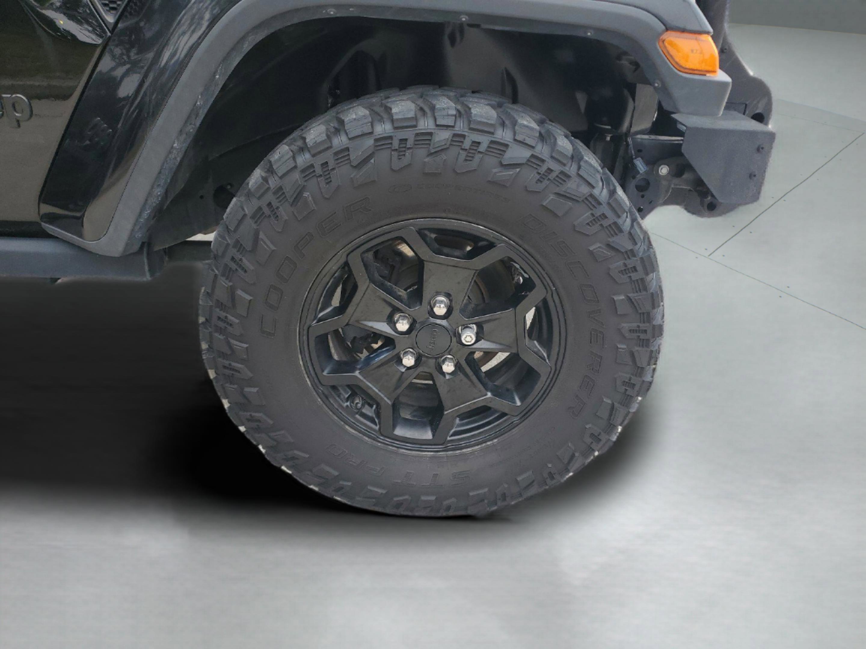 Used 2021 Jeep Gladiator Willys image 32