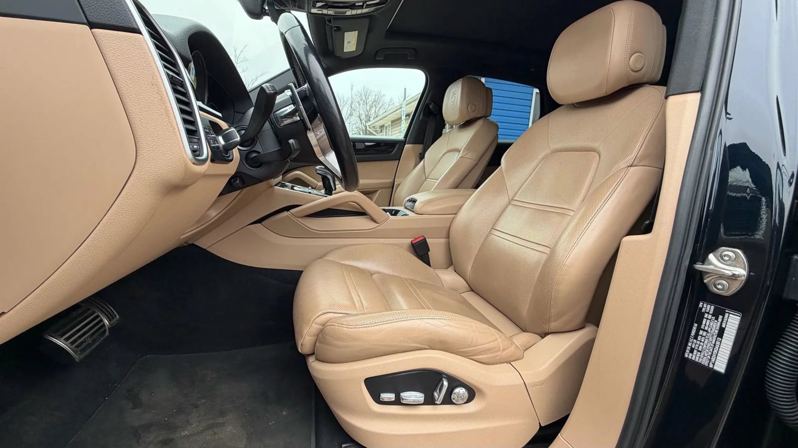 Used 2019 Porsche Cayenne S w/ Premium Plus Package AWD/4WD image 16