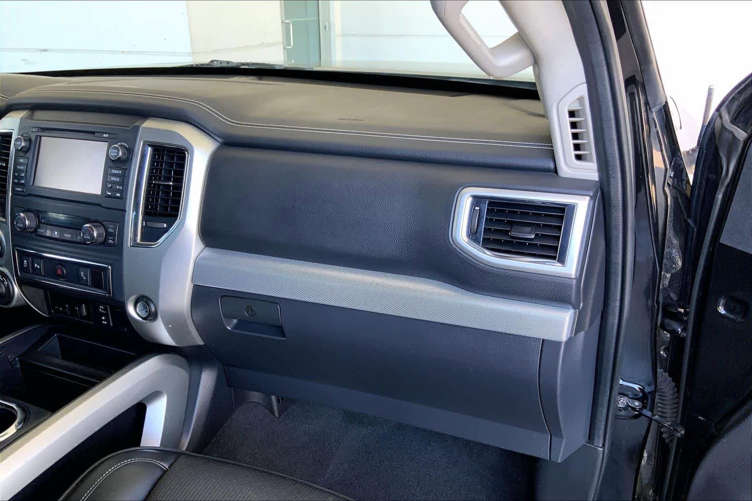 Used 2016 Nissan Titan PRO-4X image 19
